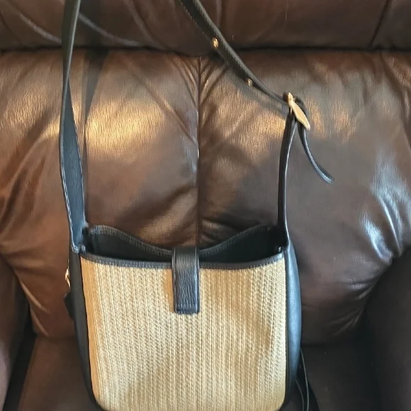 Coach Hadley Straw-Tone Black Pebble Leather Crossbody with Matching Wallet - Picture 3 of 4